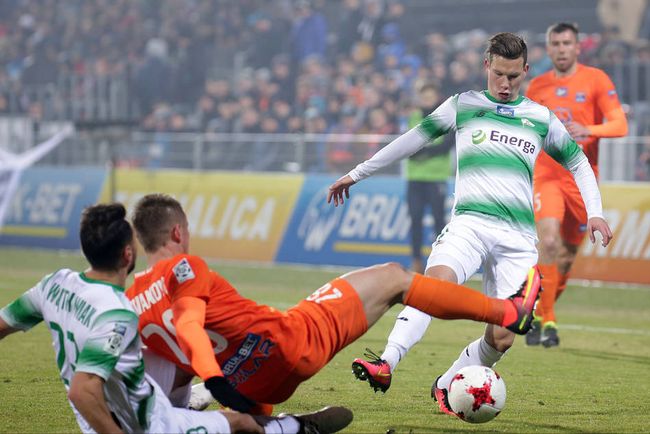 仍面带微笑 仍面带微笑