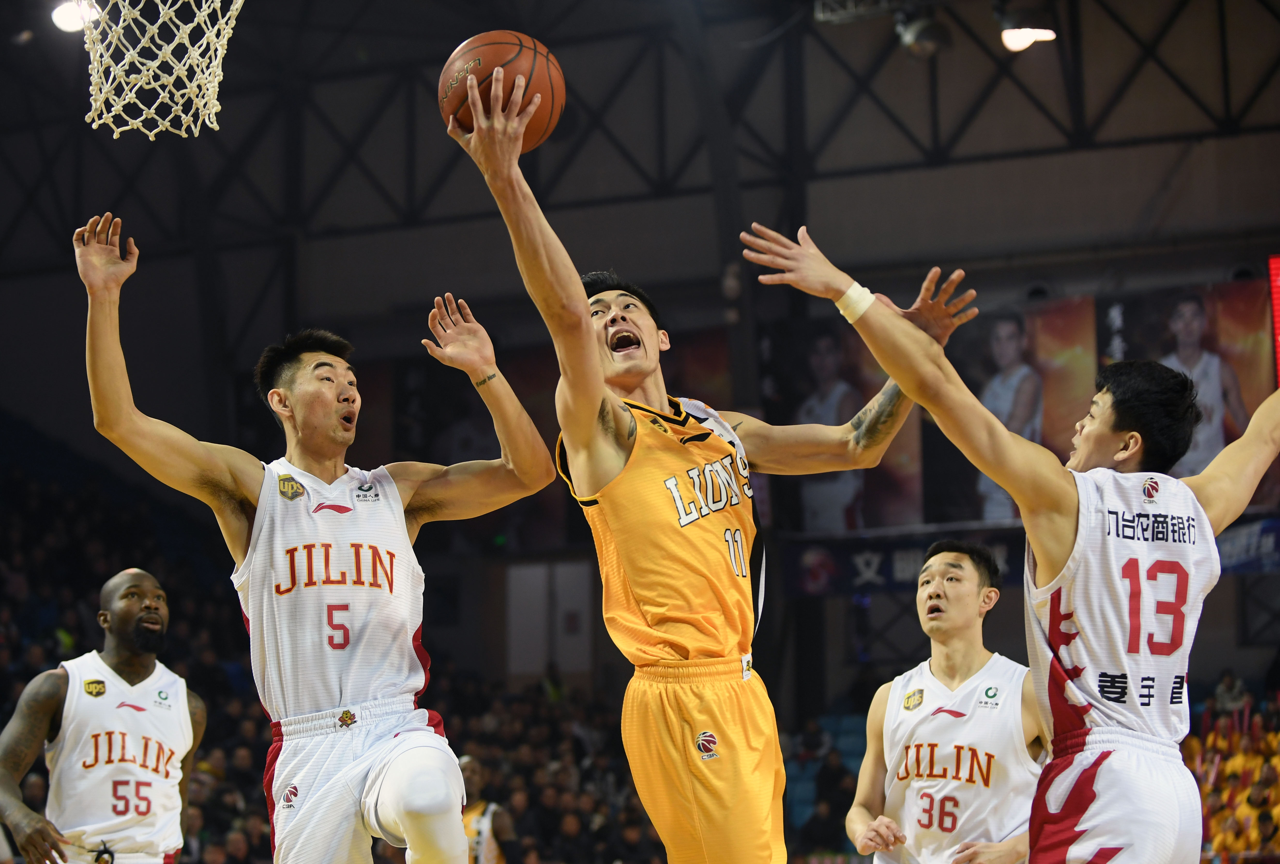 前场上抢与 前场上抢与